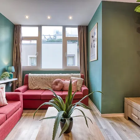 Central Paceville Penthouse + Terrace & City Vibes * Saint Julian's