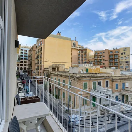 Paceville Penthouse + Terrace & Vibes *