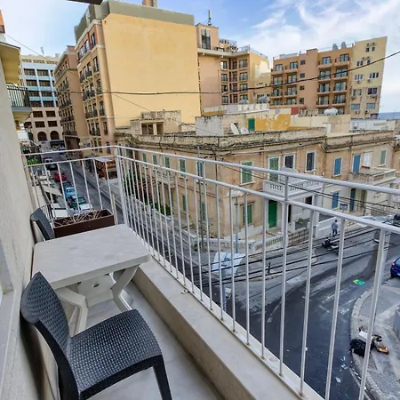 Paceville Penthouse + Terrace & Vibes