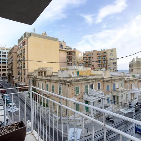 Paceville Penthouse + Terrace & Vibes *