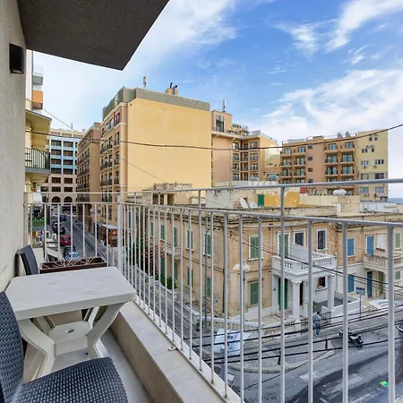 Paceville Penthouse + Terrace & Vibes