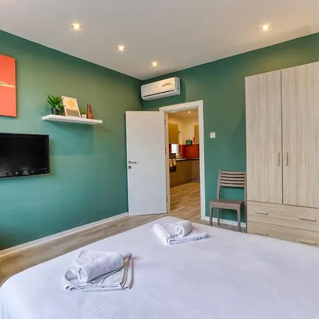 Apartmán Paceville Penthouse + Terrace & Vibes *